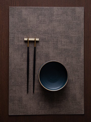 朵頤皮革西餐墊北歐隔熱墊碗墊杯墊家用防燙餐墊防水防油隔熱桌墊1入