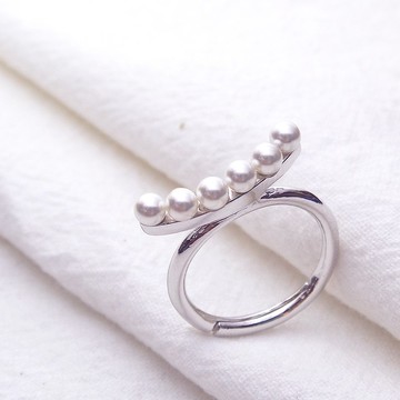 Quartet四重奏 施華洛世奇珍珠戒指(白K金)