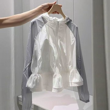 【夏季熱銷】白色連帽防曬外套 輕薄透氣 女裝防曬衫 撞色防曬服 減齡外套 夏季女裝 防曬衣 透氣外套 連帽防曬外套