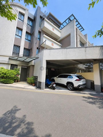 香山浸樹街 輕屋齡 大露臺四套房 車庫美別墅｜新竹市香山區浸樹街