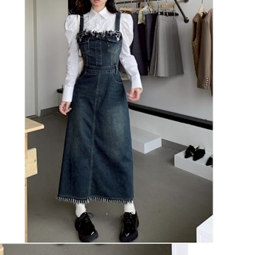 [米蘭精品] 牛仔吊帶裙丹寧連身裙-平口毛邊腰帶收腰女裙子74kt8