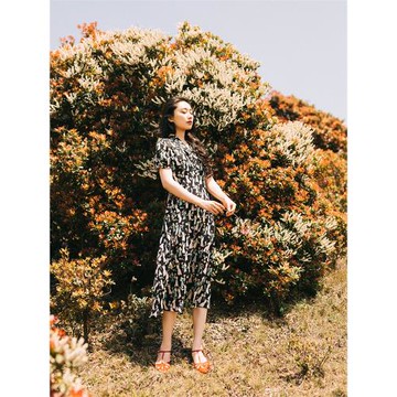 撒哈拉原創《山頂小酒館》過目不忘童趣小眾印花法式茶歇連衣裙夏