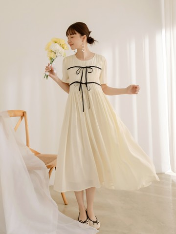 細膩抓皺感緞帶後釦洋裝