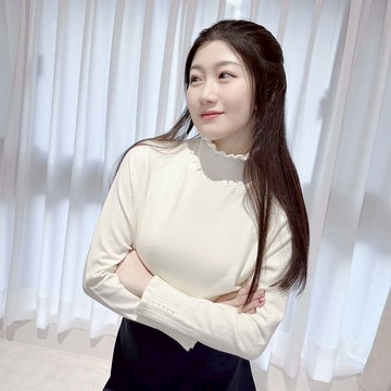 HONOR典雅圓珠木耳邊立體織紋針織上衣-白