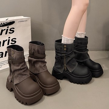 厚底靴．設計款牛仔拼接排釦一字帶圓頭短靴．白鳥麗子