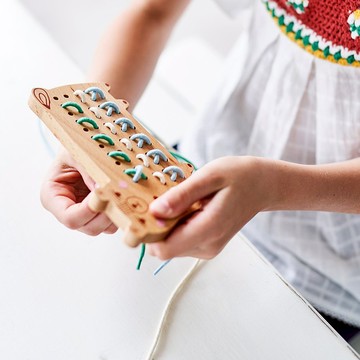 荷蘭Petit Monkey經典木玩-小熊穿穿樂(3Y+)