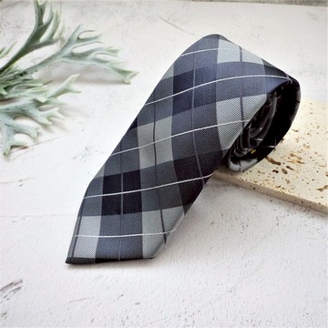 黑禮帽｜漸層菱格藍灰領帶-每個男士都必備的百搭領帶 !