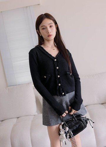 白金釦小香針織上衣