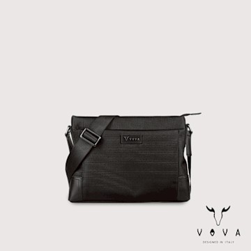 【VOVA 沃汎】台灣總代理艾克瑟爾 薄型大斜背包-黑色/VA138M019BK