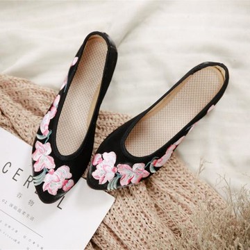 春夏新款尖頭亮面刺繡漢服鞋子女繡花鞋古裝老北京布鞋低跟單鞋子