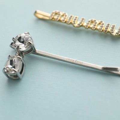 MIUMIU クリスタル ヘアピン ヘアアクセサリー 国内発】Miu Miu クリスタル ヘアクリップ (MiuMiu/ヘア