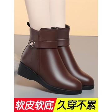 坡跟平跟媽媽鞋秋冬季短靴子新款軟皮軟底加絨防滑皮棉鞋女式圓頭