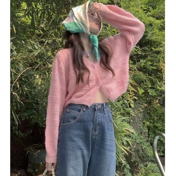 特價*灰杏卡現貨秒出♥️【JinG】復古軟糯*三釦短版針織外套♥️寬鬆版型 薄針織 V領長袖 短版上衣 毛衣 針織上衣