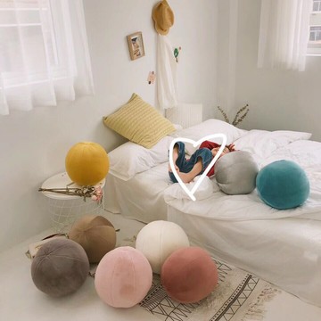 『百貨屋二號』日式貓寧球圓球抱枕糖果色絲絨靠枕蒲團坐墊柔軟臥室裝飾物