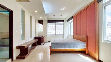 絕美！絕對沒有第二間！五大套可停三車獨棟透天！｜台中市北區博館一街