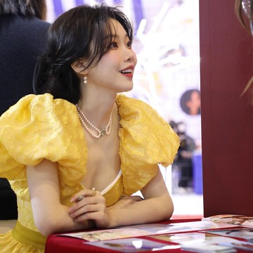 驚艷泡泡袖2022春夏新款氣質收腰顯瘦高級設計感黃色連衣裙女神范