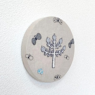 米色 時尚 織品畫板 圓形 蝴蝶 蘋果 Chiyo 居家裝飾 minä perhonen 裝飾畫板 織品畫板
