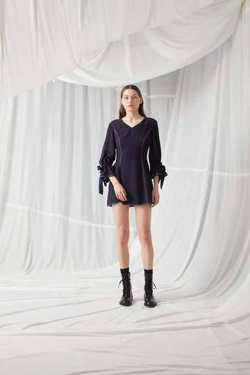 V 領蝴蝶結長袖迷你連身裙