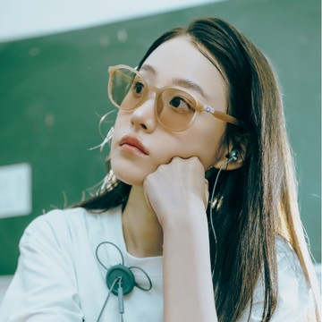 KlassiC. x aeae 摺疊墨鏡 韓星私服標配 設計師品牌 aeae 跨國聯名計畫 附聯名限定摺疊墨鏡收納包