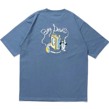 BEN DAVIS 25580020-67 CASSETTE PLAYER EMB TEE 短T (灰藍色)