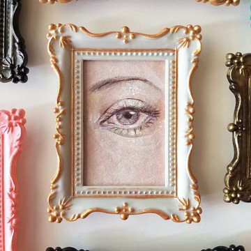 裱框原創丙烯畫女人眼睛金色微型