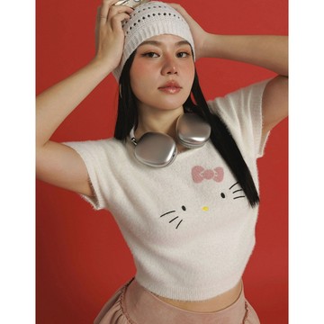 AIR SPACE PLUS 【Hello Kitty聯名】毛織圖案圓領短袖短版針織衫(白/粉紅) 女裝 現貨 大尺碼
