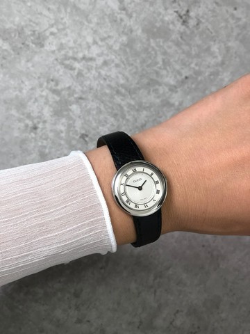 【日本直送 名牌中古包】GUCCI 古馳 手錶 銀×黑 羅馬數字 皮革 石英錶 vintage 維他命 老品 jfpy7r