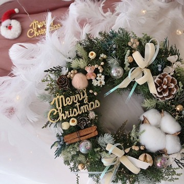 【閒暇人花藝設計】可愛小熊 雪松聖誕花圈 奶杏粉色裝飾 25CM永生聖誕花圈 / 聖誕樹佈置 聖誕節裝飾 聖誕禮物 交換禮物
