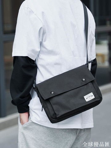 【全球優品匯】日系工裝風斜挎包男包夏季單肩包運動出行小背包潮流休閑郵差包男