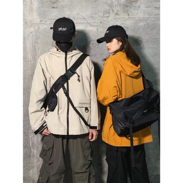 工裝斜跨包男士潮牌嘻哈背包學生休閑單肩機能郵差包死飛挎包女潮