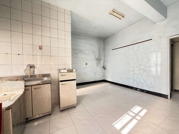 Ⓣ低總價明亮魔術大空間健身公寓			 			｜高雄市小港區東高街