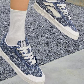 李寧板鞋女OGSLICK聯名低幫運動鞋百搭運動休閑鞋帆布鞋AECS024-2