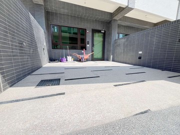 【雅鳳精選】梧棲全新｜臨路傳統5套房別墅｜前院停車｜台中市梧棲區忠孝街