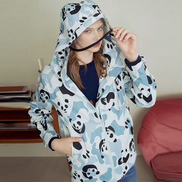 OUWEY歐薇 防潑水幾何迷彩熊貓風衣外套(淺藍)3213164912