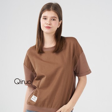 【Qiruo 奇若名品】專櫃精品咖啡色造型短袖短版上衣(素色棉T造型小圖案休閒旅遊款1212A)