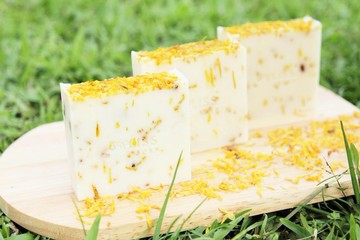 潔淨放鬆金盞花手工香皂 送禮/自用/香氛/全膚質適用/含包裝110g