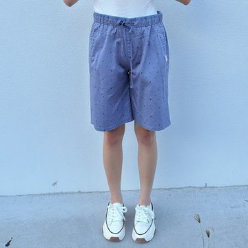 Hana-Mokuba花木馬日系女裝鬆緊腰印花滿版百搭短褲_灰藍/深藍