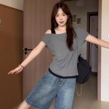 衣時尚 上衣 短袖T卹 小衫T恤衫S-2XL新款假兩件灰色斜肩短袖辣妹撞色修身褶皺miu系露肩上衣-5105.