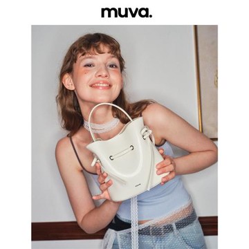MUVA原創夏季軟皮水桶包女抽繩包小包斜挎手提包包蝴蝶包2024新款