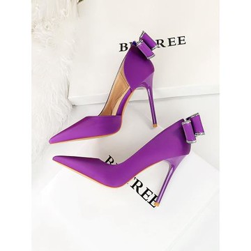 廣州高跟鞋女2025新款細跟淺口尖頭側鏤空水鉆蝴蝶結單鞋紫色綢緞