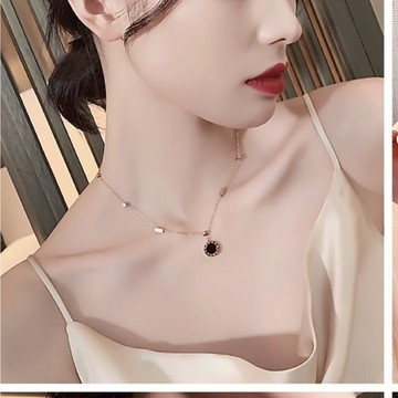 🔥現貨24H秒出🔥精緻吊墜項鍊 女生項鍊 鎖骨鍊 吊墜項鍊 韓系項鍊 氣質項鍊 百搭項鍊 女生飾品 時尚項鍊 玫瑰金飾品