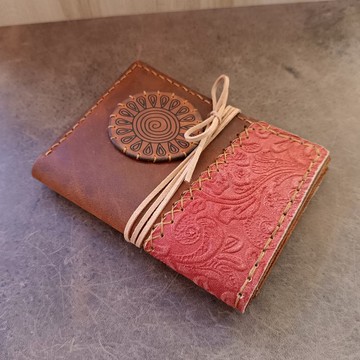 附筆記本插槽與卡槽的皮革護照夾，畢業禮物