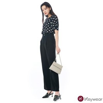 KeyWear奇威名品    寬鬆闊腿不對稱設計長褲-黑色