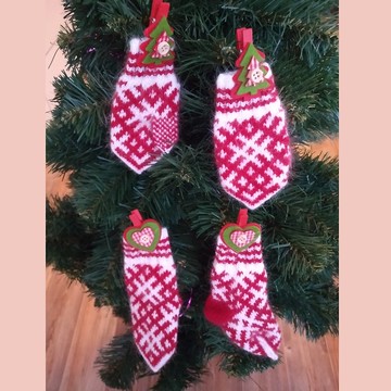 兒童針織套毛襪和帶圖案的手工手套