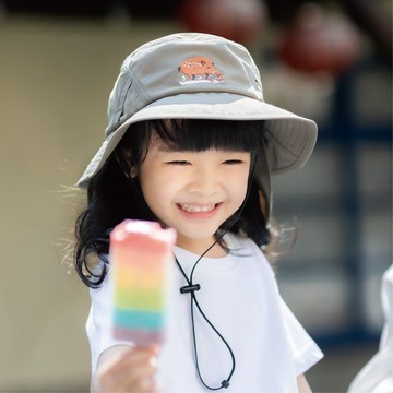 灰綠防潑兒童防曬盤帽-收護頸 UPF 眼鏡座 快拆繩 調節