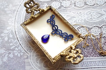 梭織花邊和大墜捷克珠項鍊 - 鈷藍