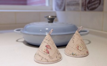 【月亮手作り】 手繪花草~(粉) 三角帽隔熱墊套 2入一組