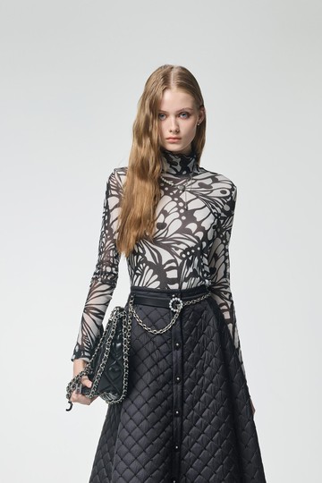 蝴蝶圖騰印花高領上衣