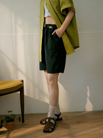 防潑水大口袋設計五分休閒短褲