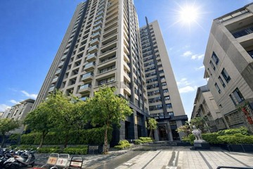 楠梓土庫新楠家樂福_天璽_中高樓層_兩房｜高雄市楠梓區土庫二路